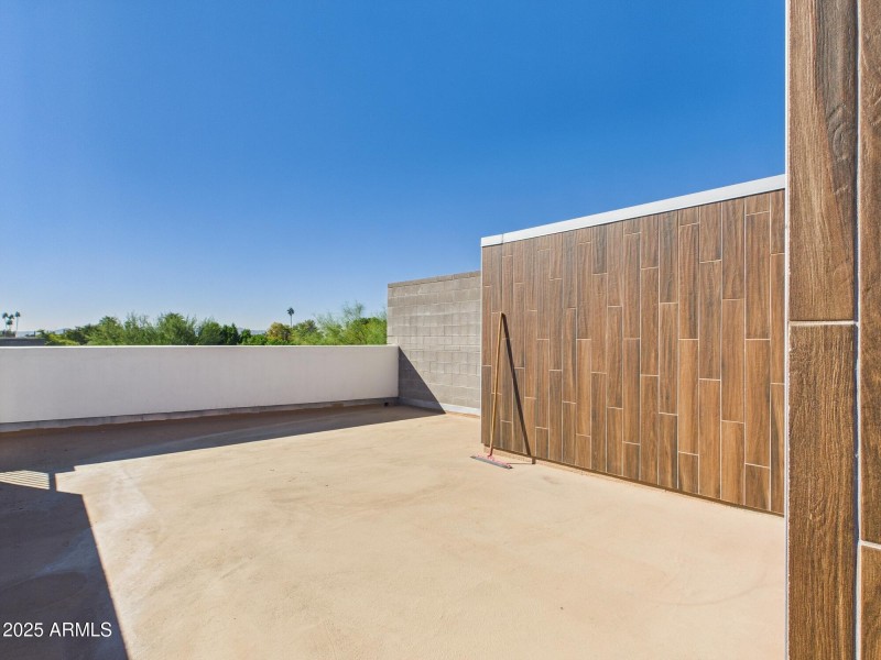 CAM02404G0-PR0160-STILL008