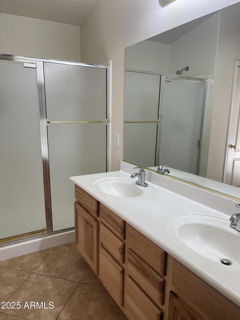 20251105_220653237_iOS