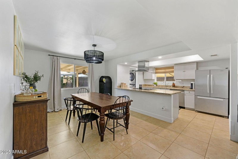 Kitchen / Dining Area
