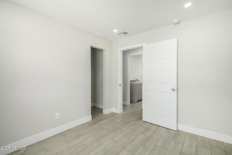 9C186274-3A94-4047-B56C-955B25FF749E