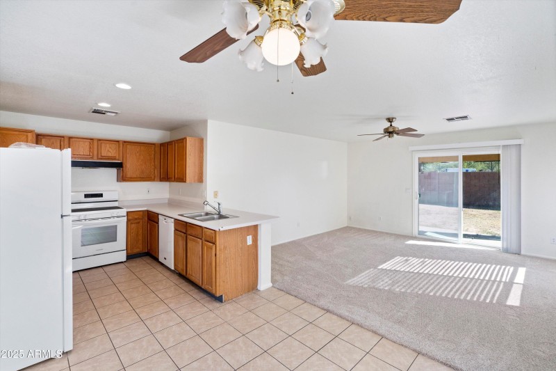 08-Kitchen & Family Room