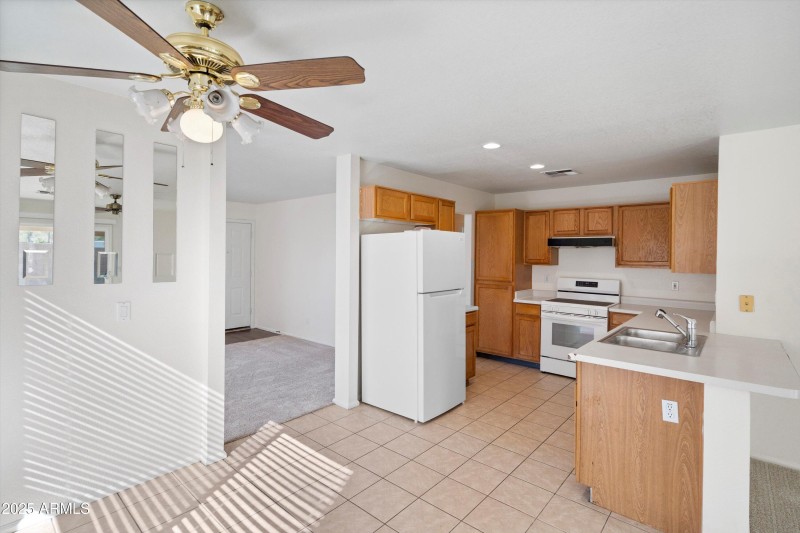 10-Dining to Kitchen