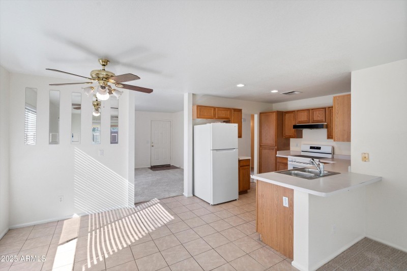 18-Dining to Kitchen