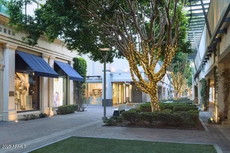 Beautiful open-air shopping experience