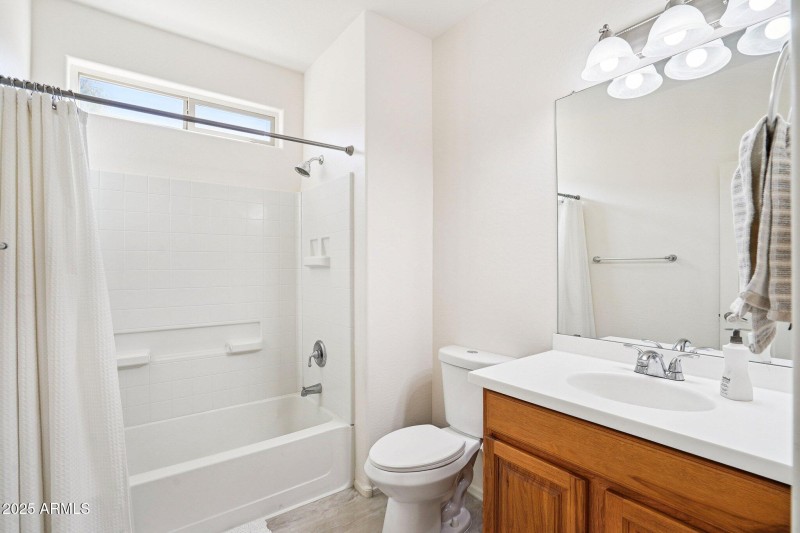 18-web-or-mls-E Navajo Trail-S0711-018