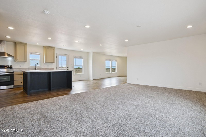 7-web-or-mls-23117-w-duane-ln