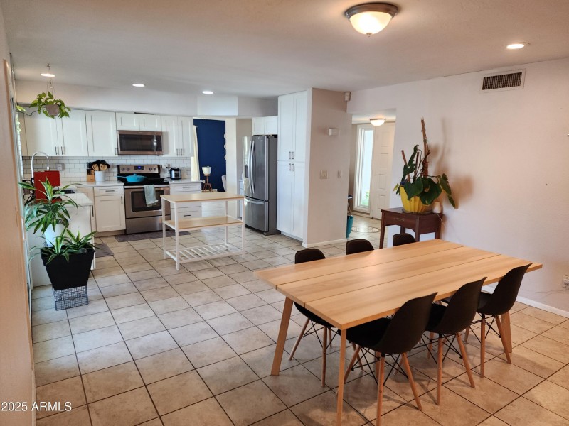 family room-eating area 5