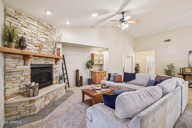 12-web-or-mls-Bonnie Brae Dr-S0811-012