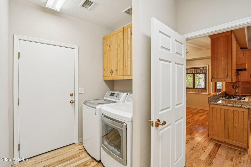 30-web-or-mls-Bonnie Brae Dr-S0811-030