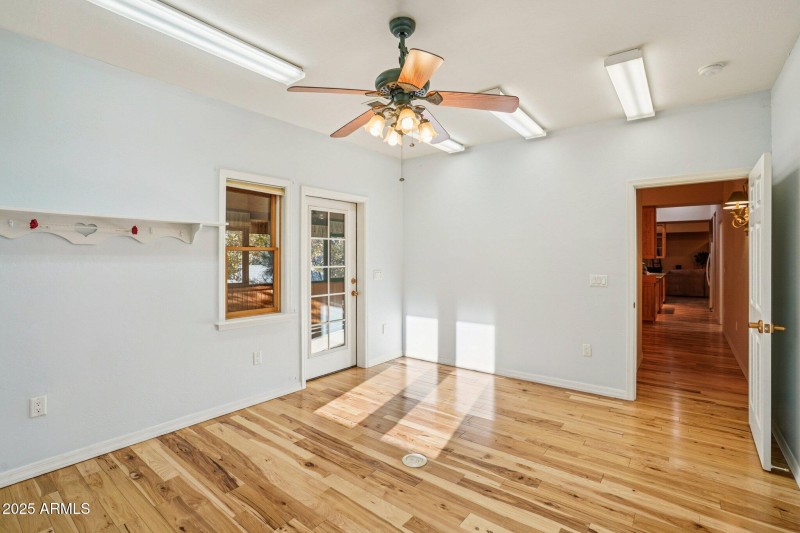 47-web-or-mls-Bonnie Brae Dr-S0811-047