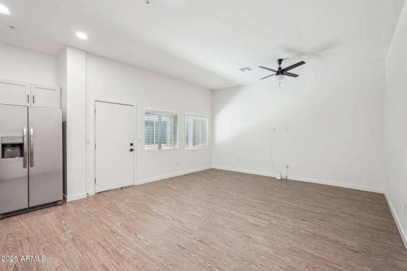 5-web-or-mls-3031 W Northern Ave Unit 10