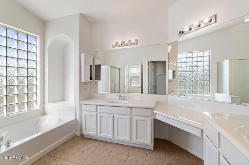 Primary BR 1's Ensuite Bath 1 of 5/6