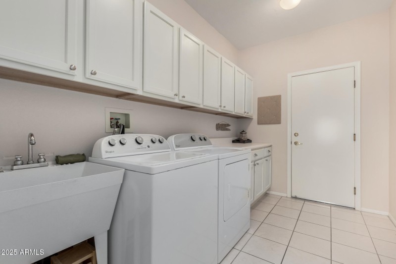 30 - Large Laundry area