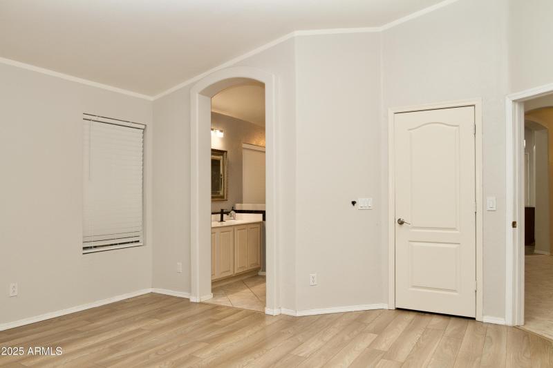 AB221B22-CAA0-4C78-B85D-F70FC251ED10_1_2