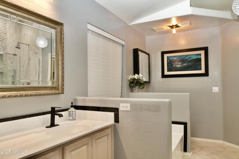 1B5ACAC6-3DD3-4E60-B841-8F77636C06F1_1_2