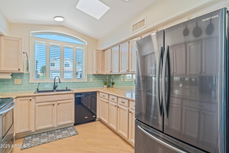 Refrigerator Conveys