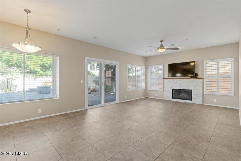 16-Dining and Family Room