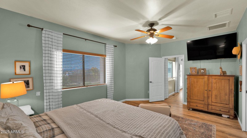 70-web-or-mls-P1287968