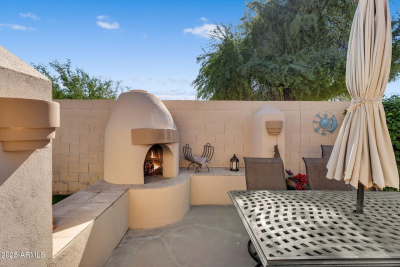 Outdoor Fireplace & Lounge