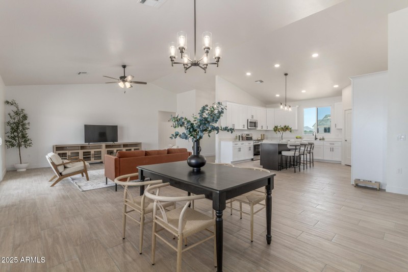 15 Sandstone Mountain