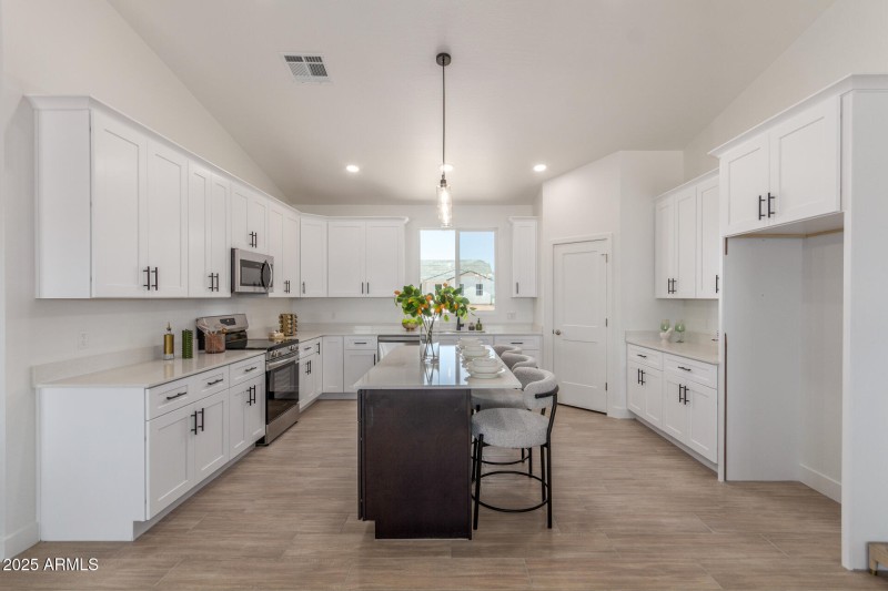 16 Sandstone Mountain