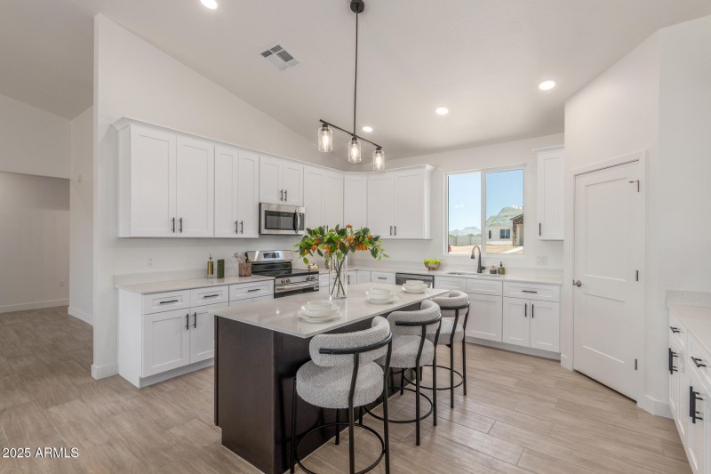 17 Sandstone Mountain