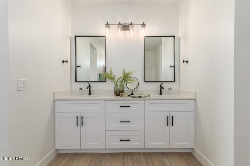 23 Sandstone Mountain