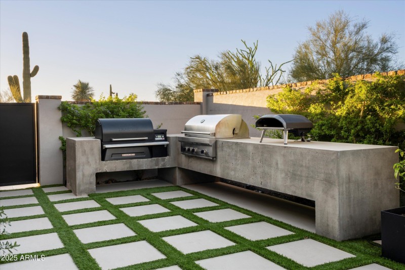 BBQ, Smoker and Pizza