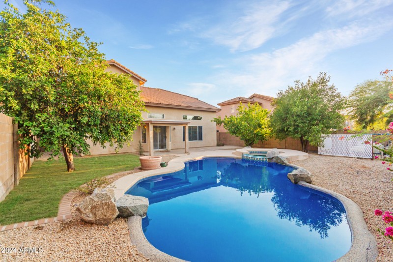 Private Backyard - VS