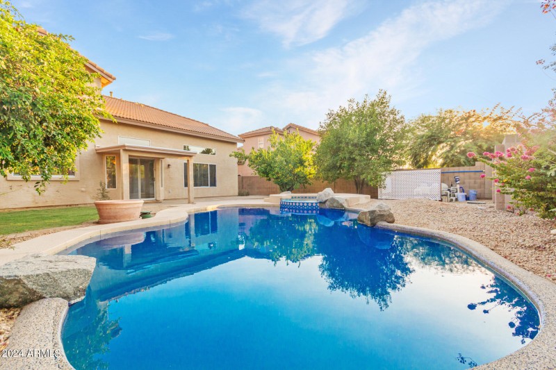 Private Backyard - VS