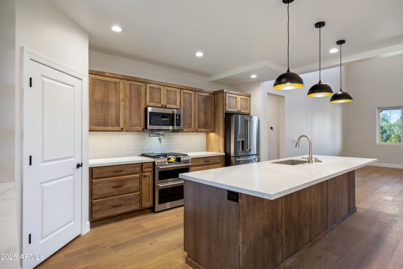 2268RoundaboutCir-HeberOvergaardAZ-15