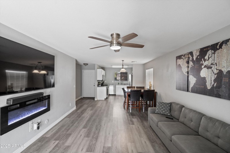 04-Living to Kitchen