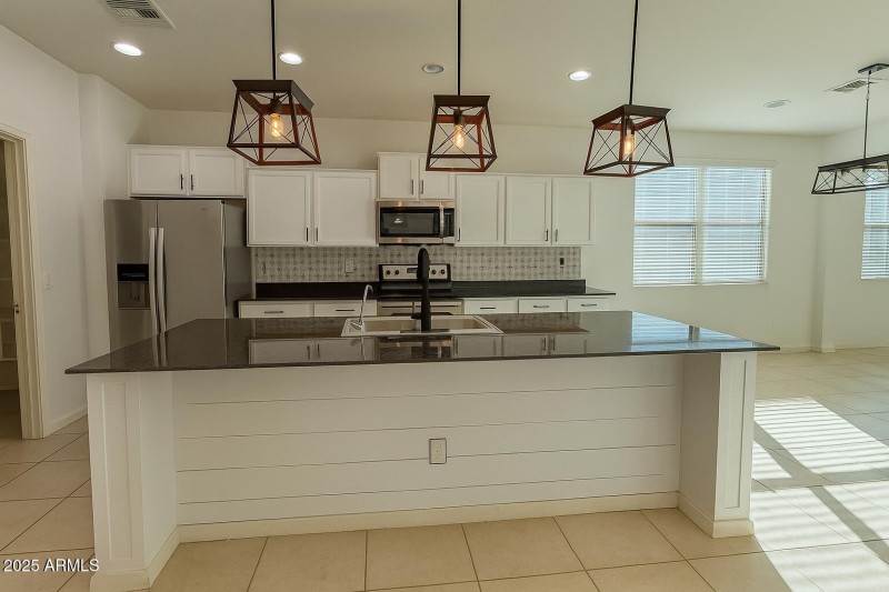 e4a1402c-1f78-4ce1-b8dc-ae89139f3de5