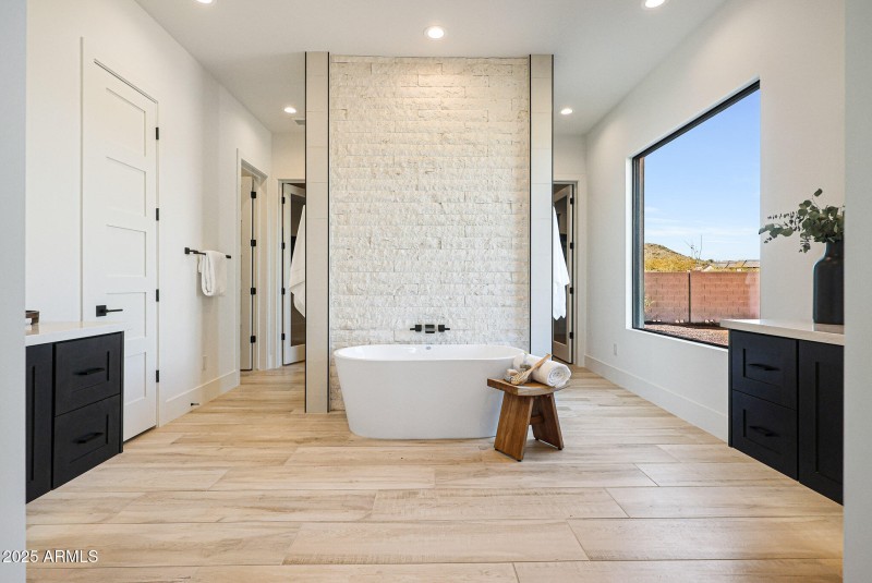 Model Home B (80) Owner's Bath