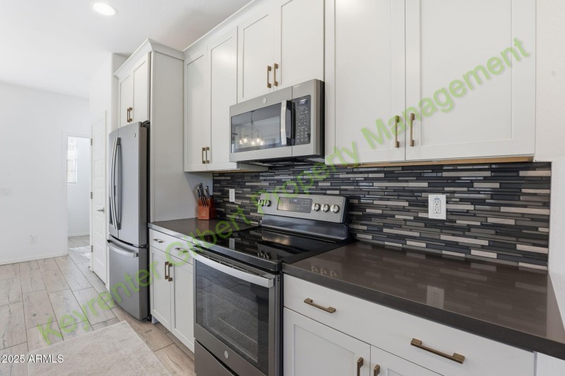 21-web-or-mls-4106 E Rolling Ridge Rd Qu