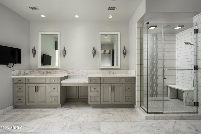 038_Primary Bathroom