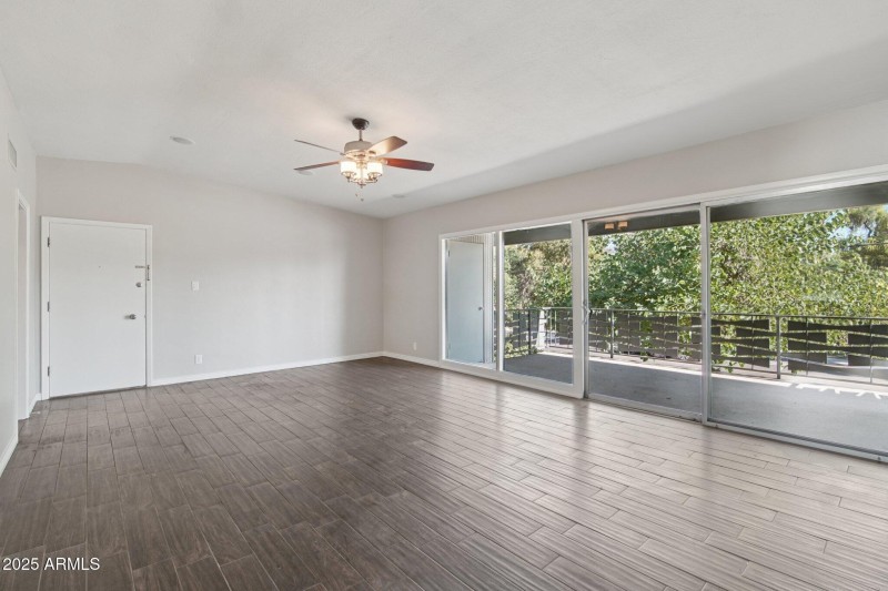 5-web-or-mls-N 20th St 201-S1011-005