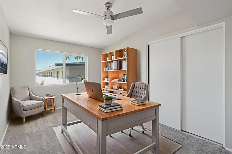 15-web-or-mls-N-20th-St-201-S1011-015 -