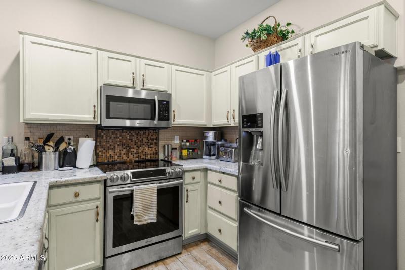 FRENCH DOOR REFRIGERATOR