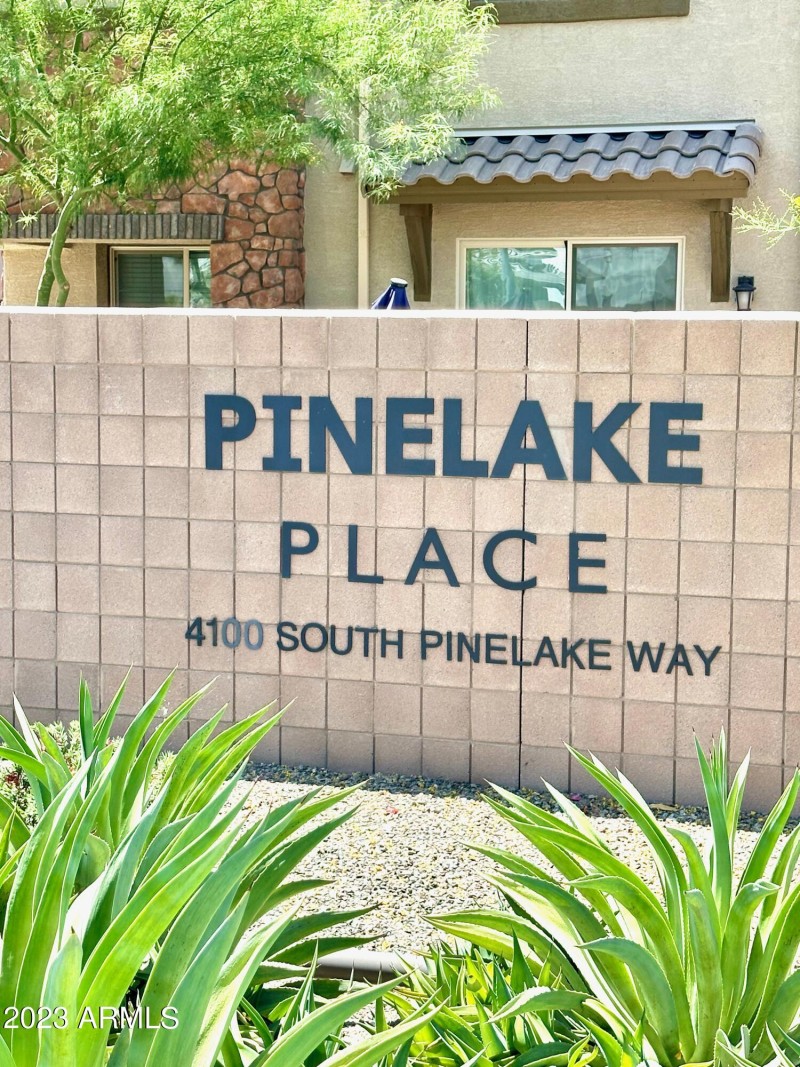 31-Pinelake Condominiums