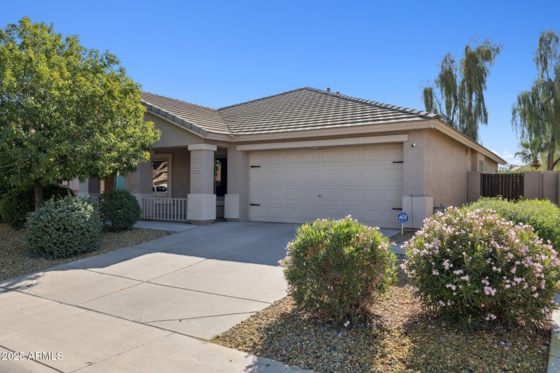 3-web-or-mls-42451-w-chisholm-dr