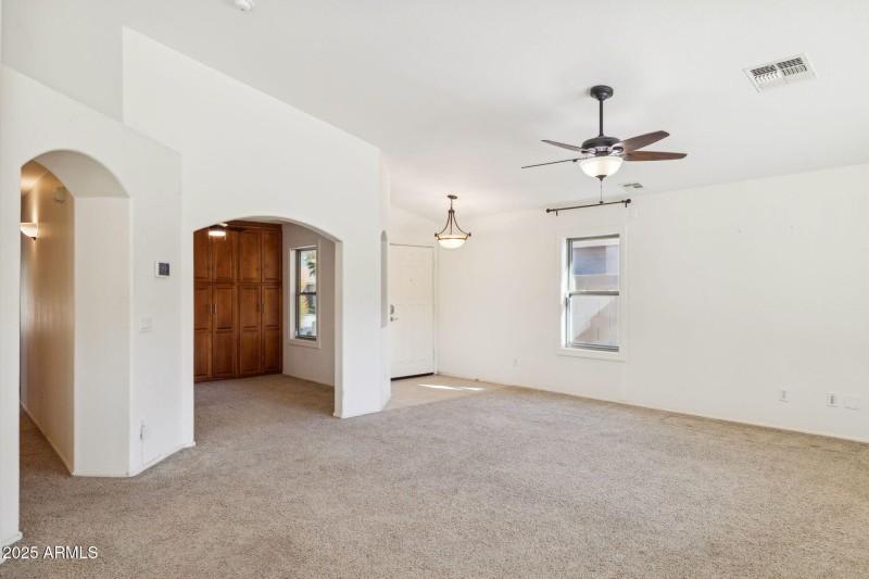 7-web-or-mls-42451-w-chisholm-dr