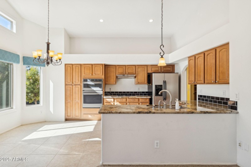 10-web-or-mls-42451-w-chisholm-dr