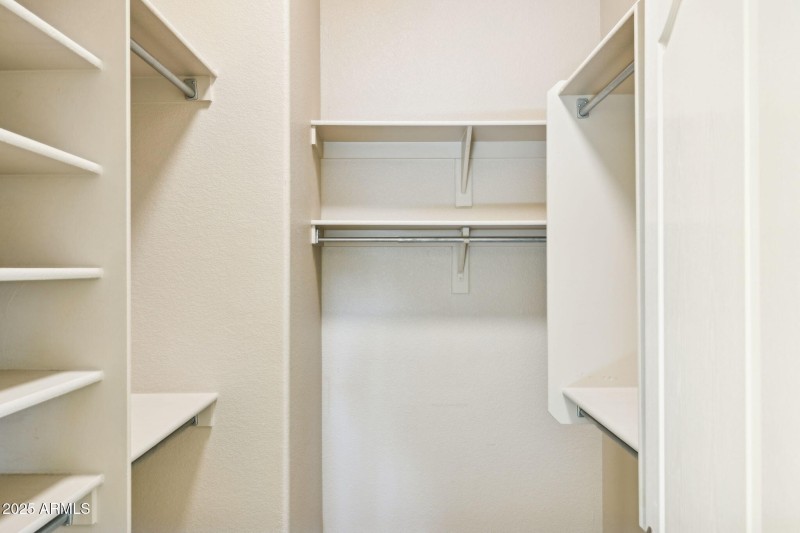 25-web-or-mls-42451-w-chisholm-dr