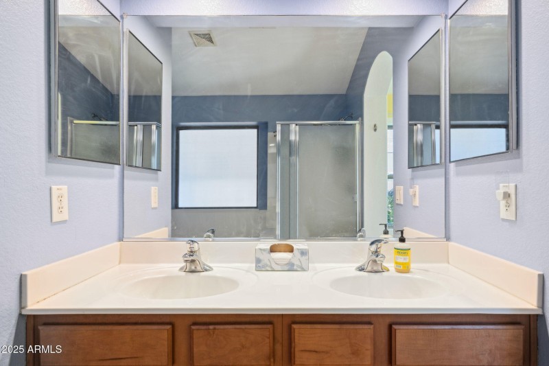 29-web-or-mls-42451-w-chisholm-dr