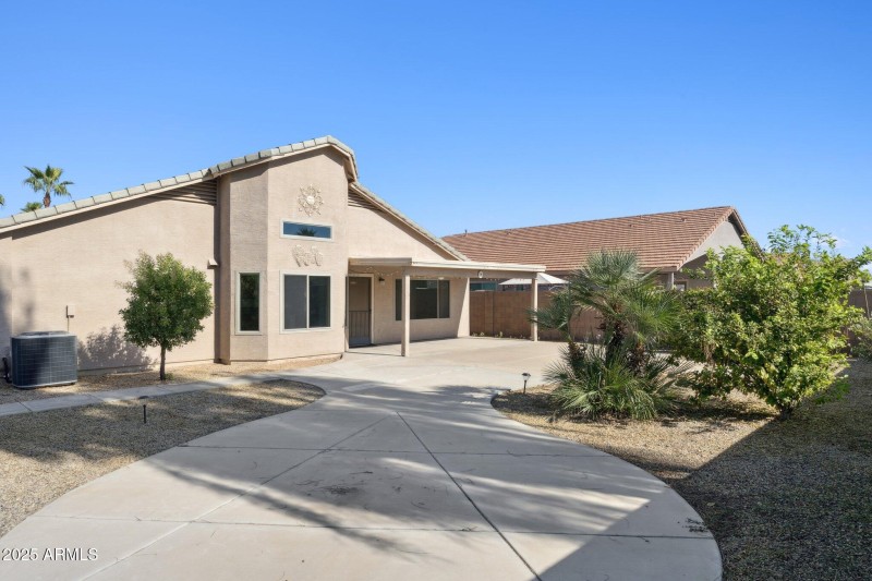 33-web-or-mls-42451-w-chisholm-dr