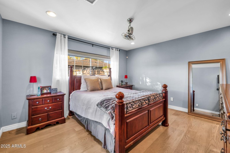 22-web-or-mls-896A3328