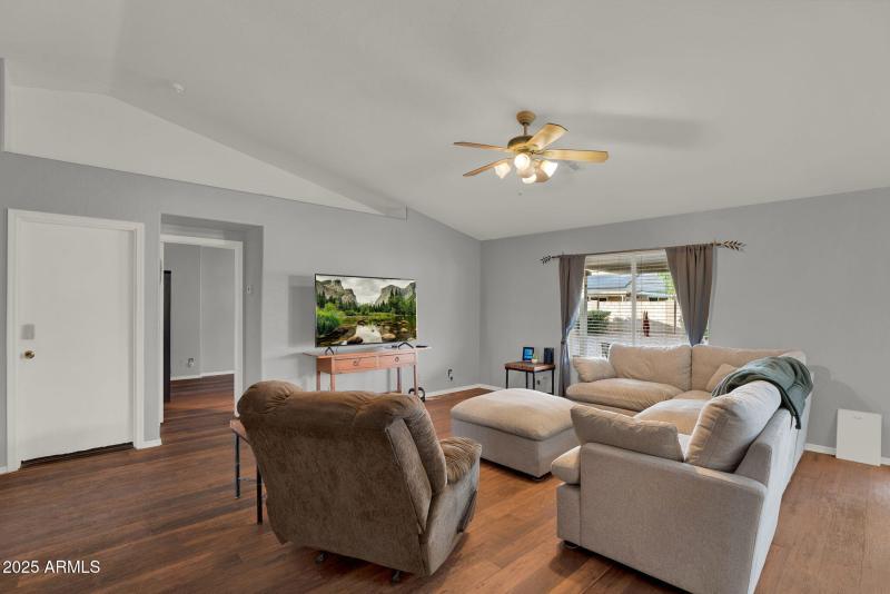 5-web-or-mls-3058 E Erie St-6