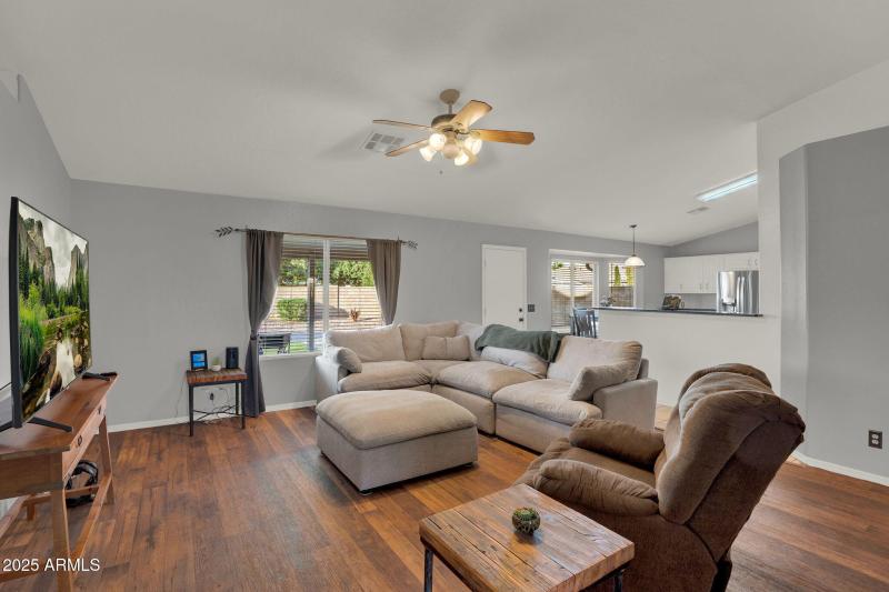 7-web-or-mls-3058 E Erie St-7