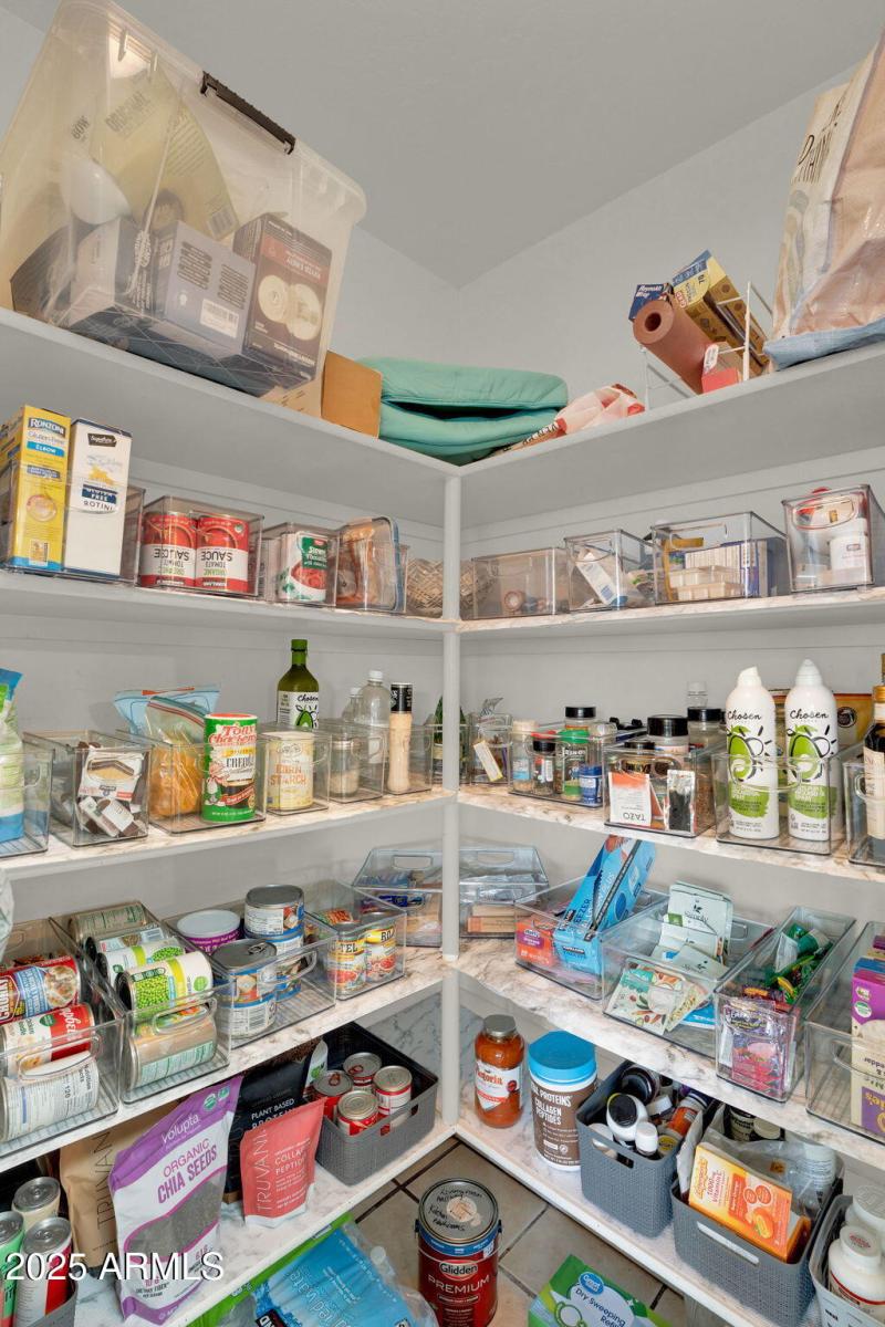 12-web-or-mls-3058 E Erie St-11